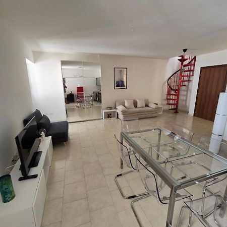 La Torretta Apartment Peschiera del Garda Kültér fotó